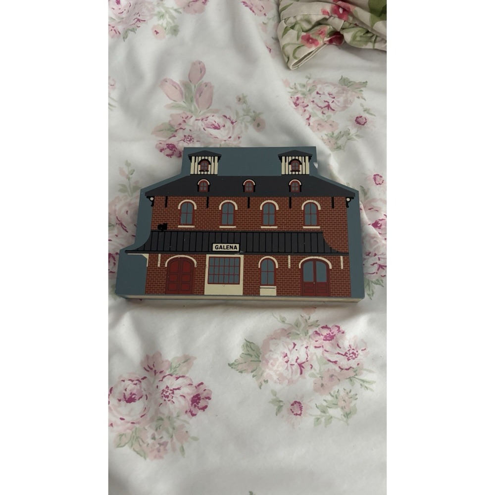 The Cats Meow Cat's Galena , Illinois Railroad Station House Rare Vintage Shelf